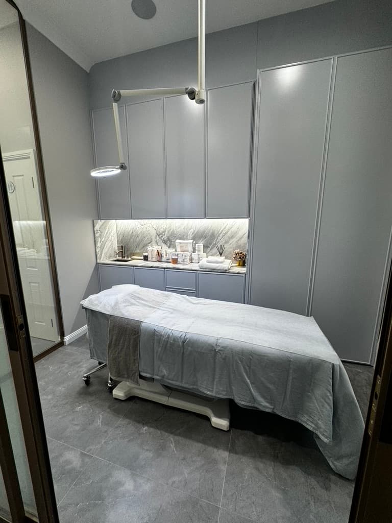 Beauty Room detail 2