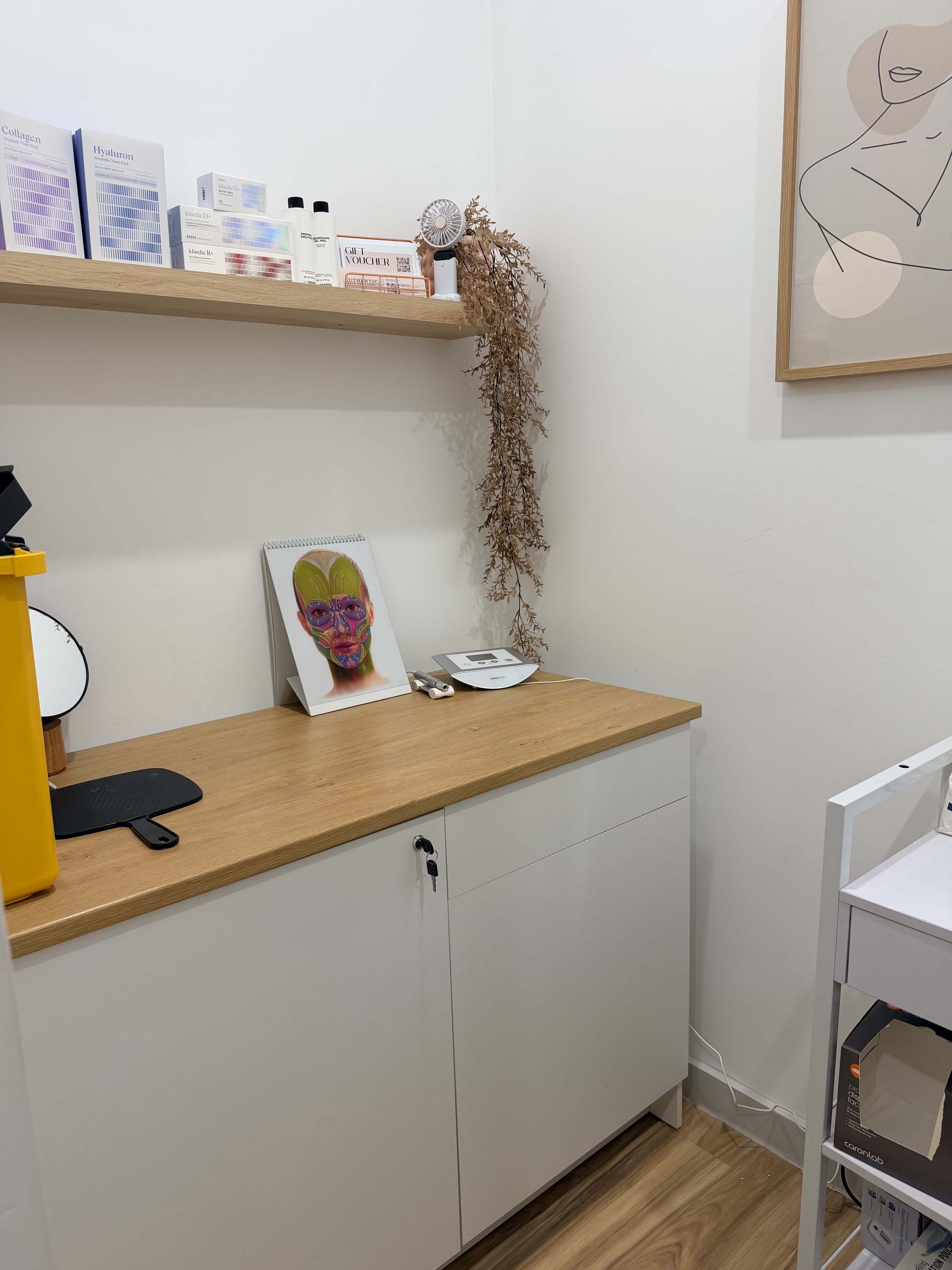 Beauty Room detail 2