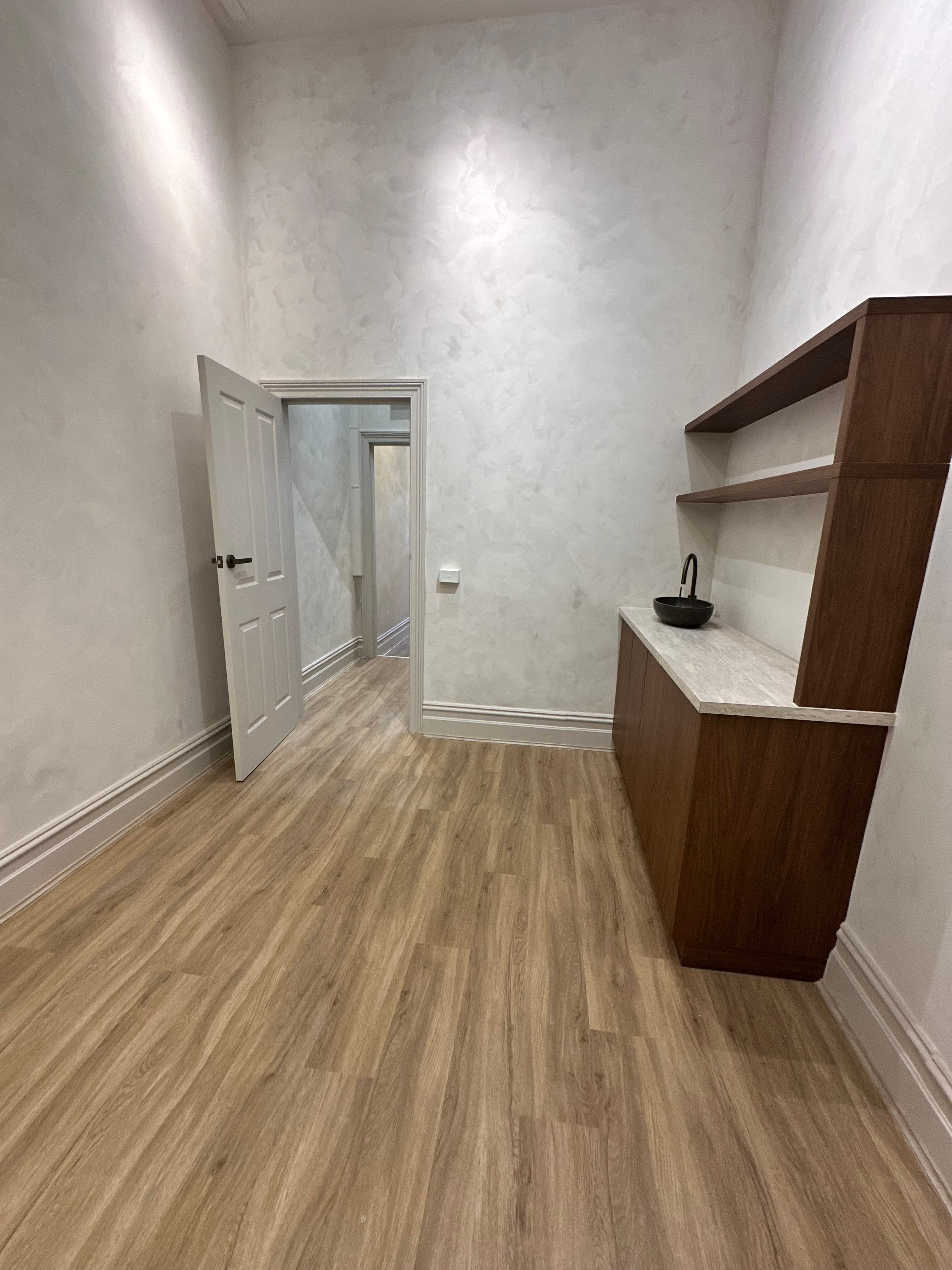 Beauty Room detail 2
