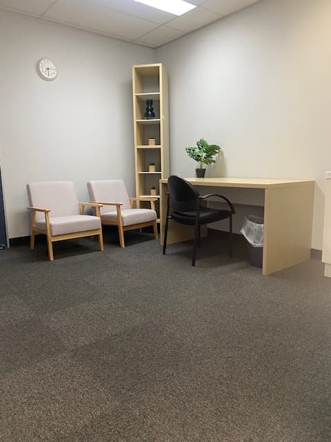 Room in Kelvin Grove