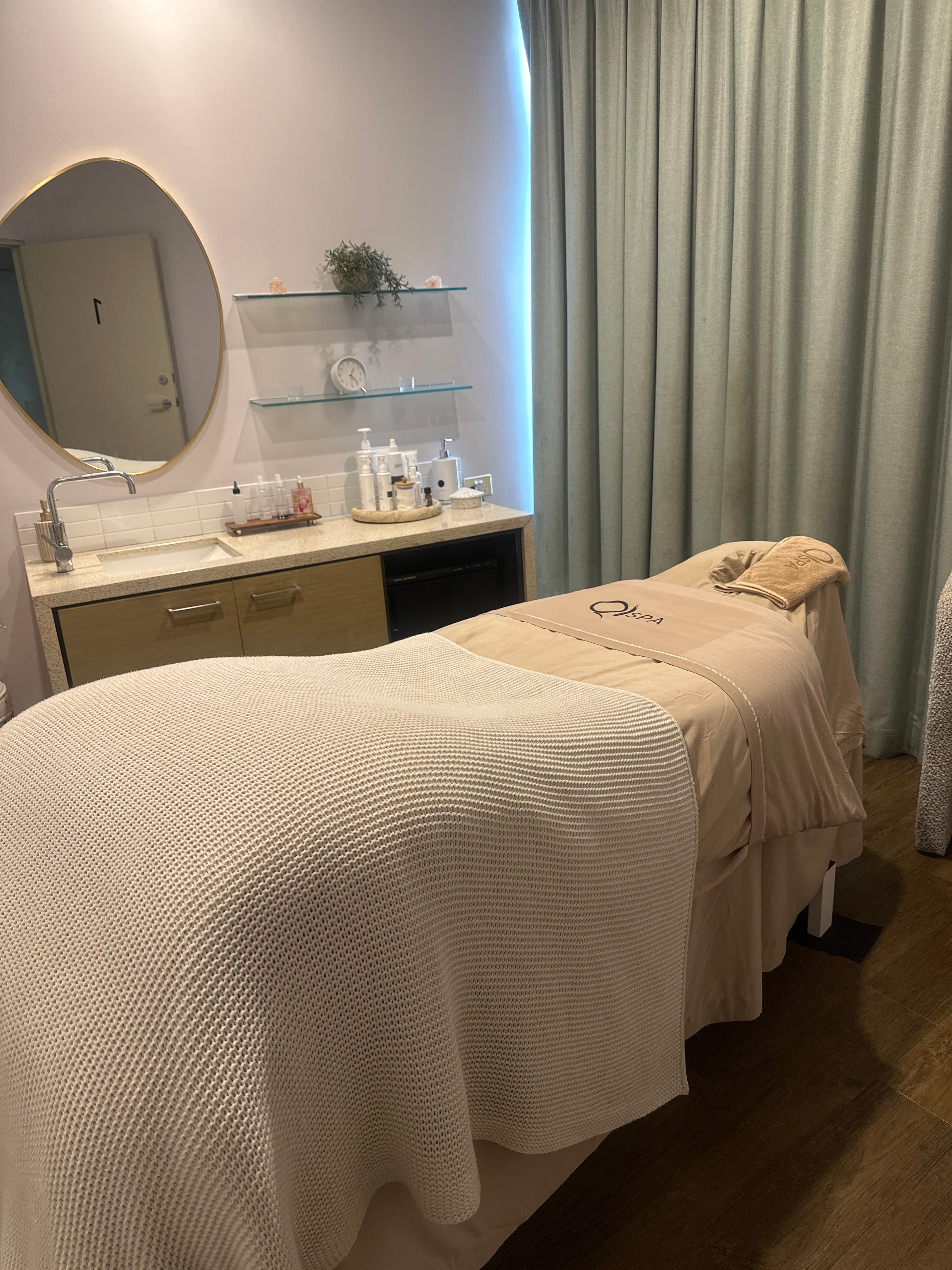 Beauty Room detail 2