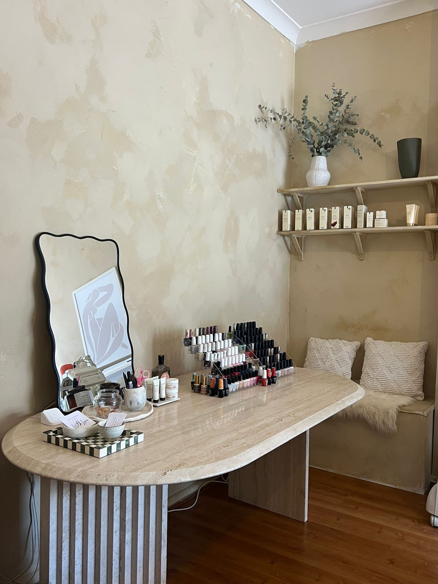 Beauty Room detail 2