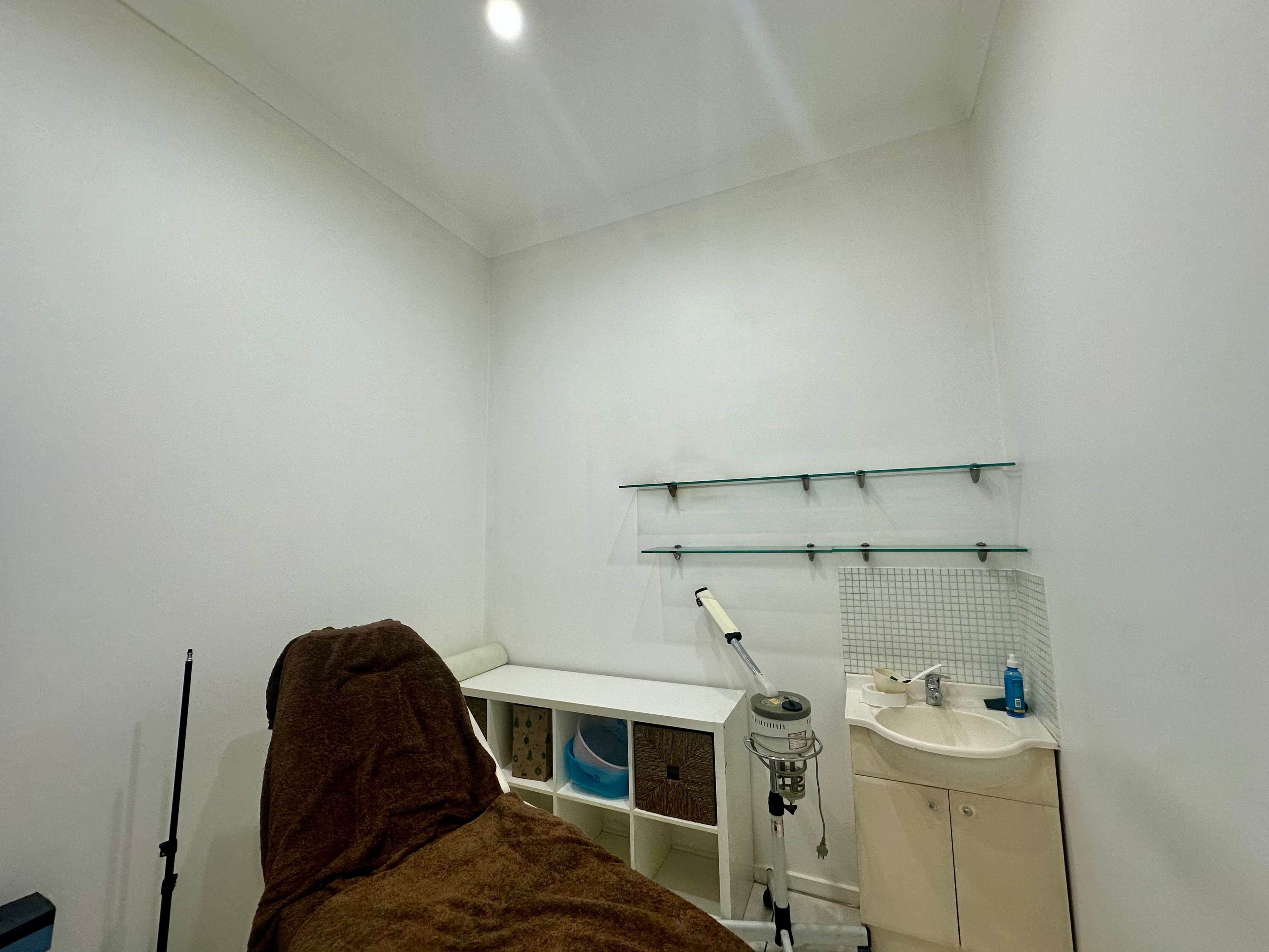 Beauty Room detail 2