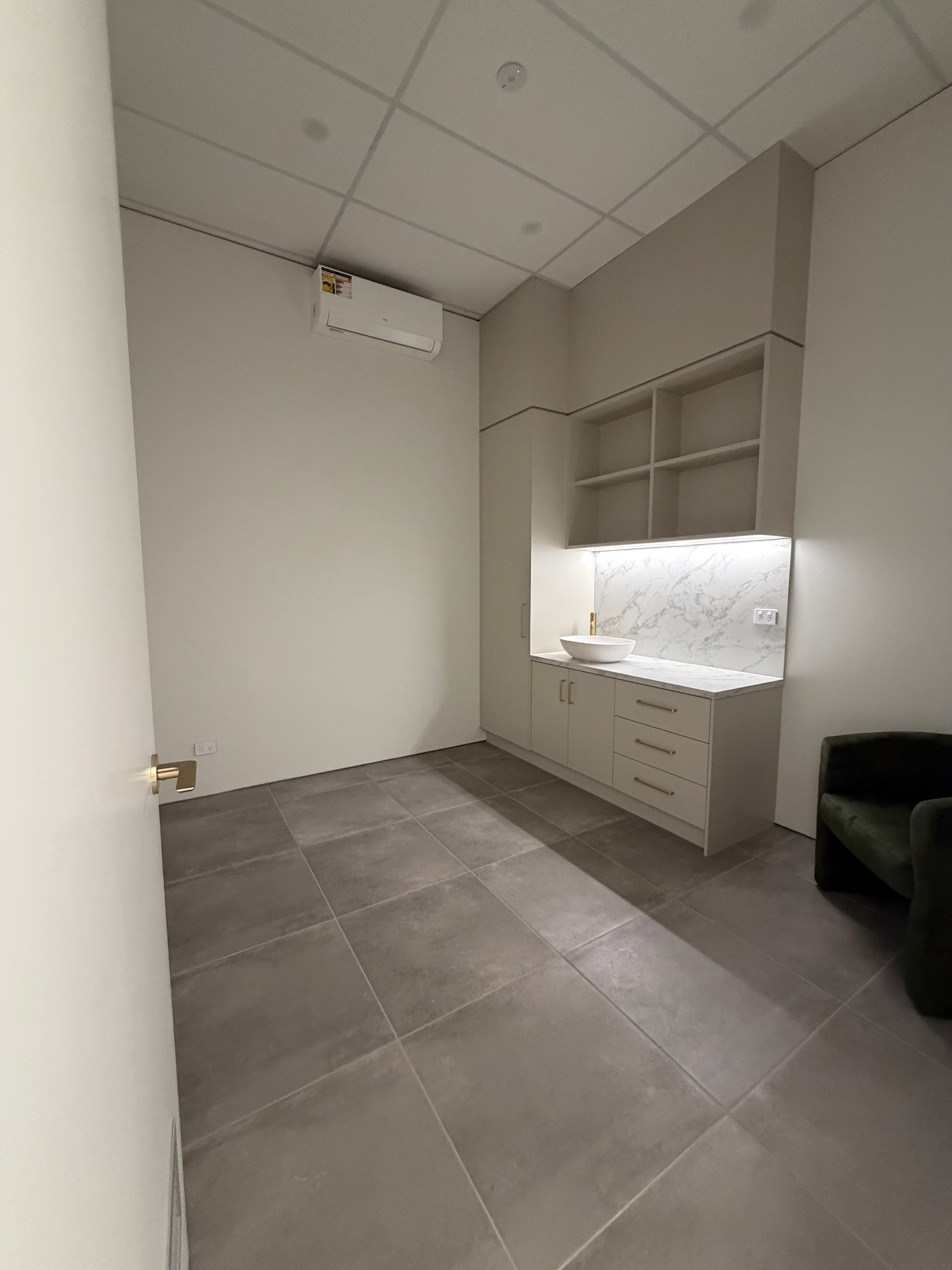 Beauty Room detail 3