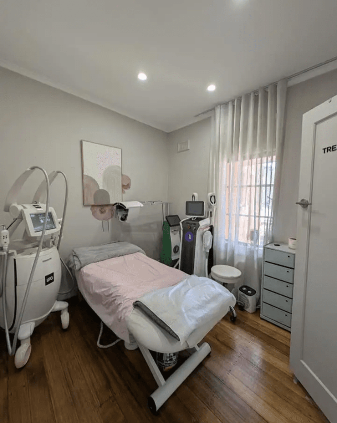 Beauty Room detail 2