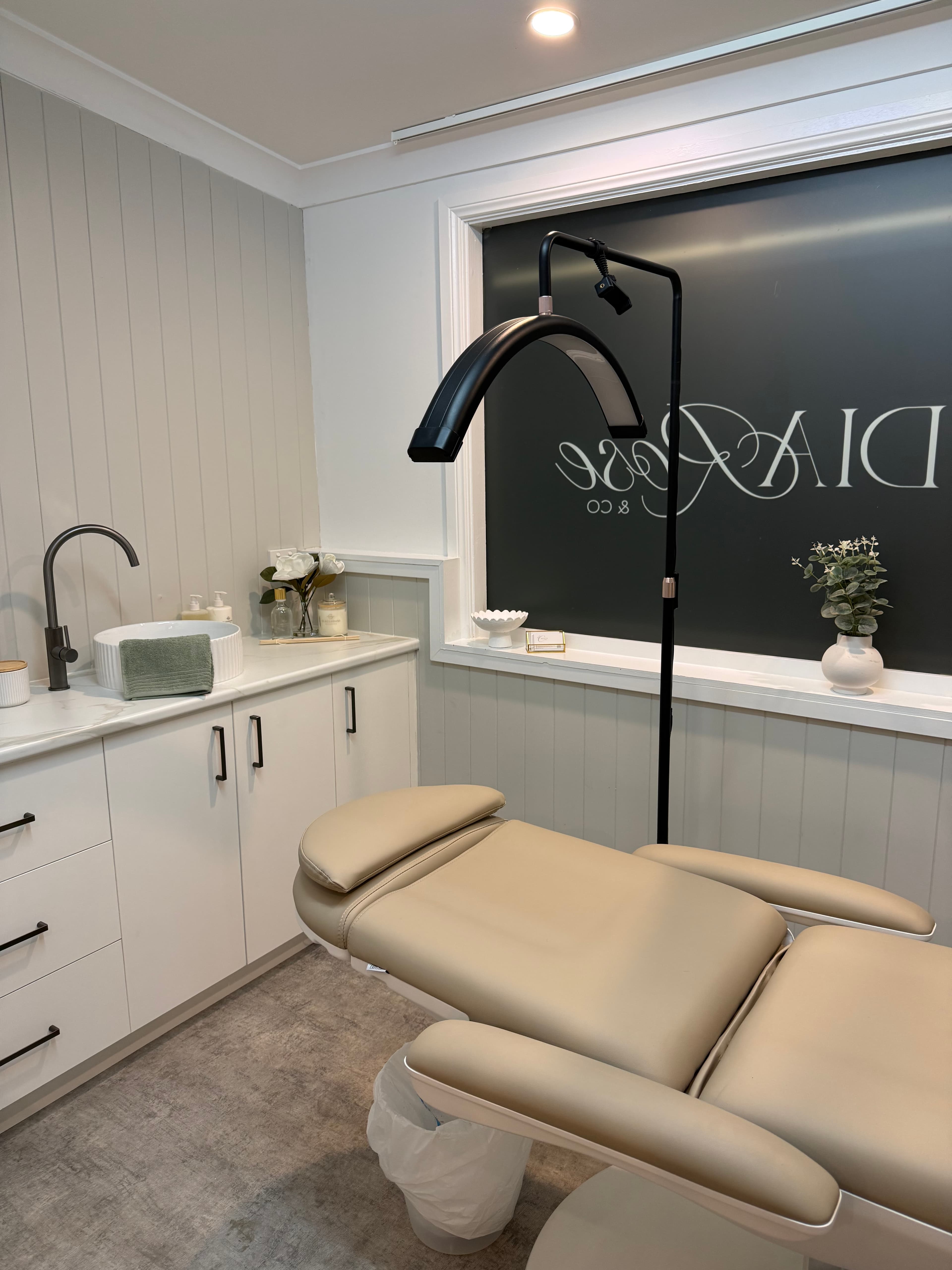 Beauty Room detail 2