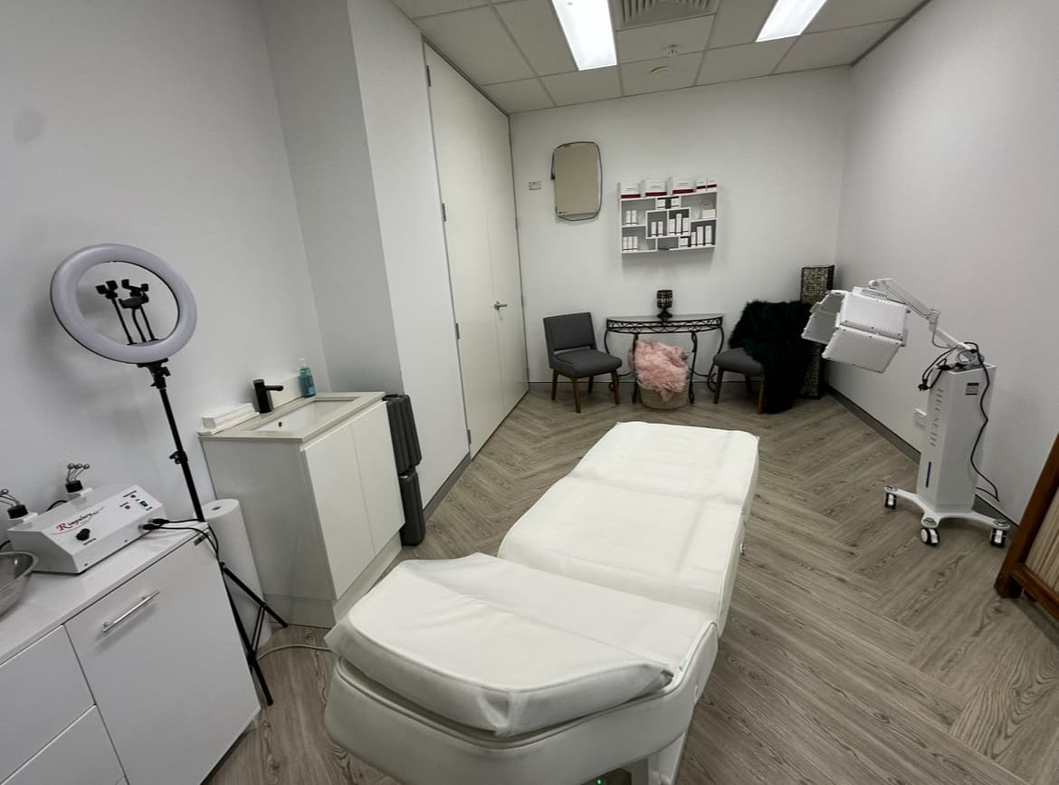 Beauty Room detail 2