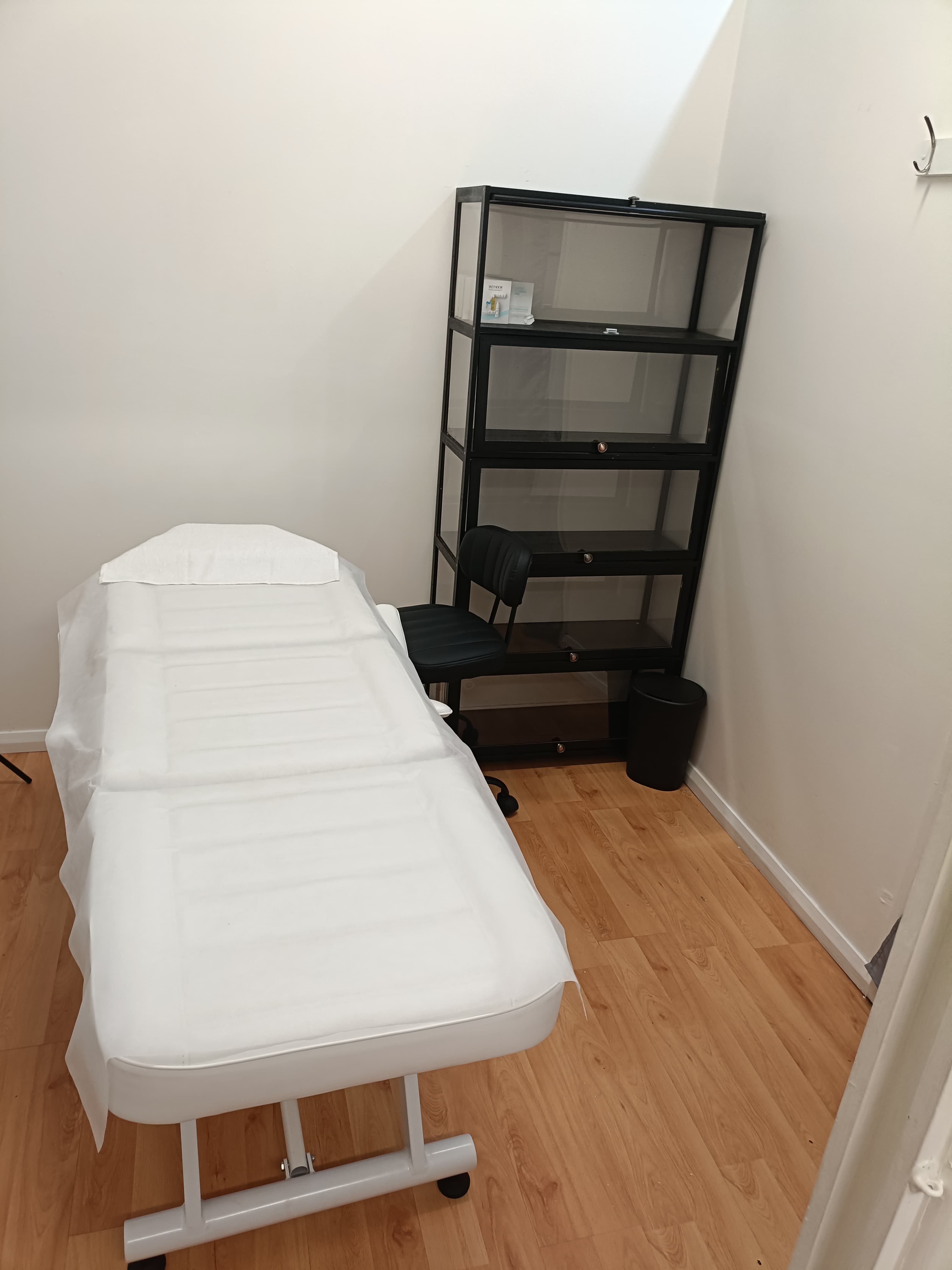Beauty Room detail 2