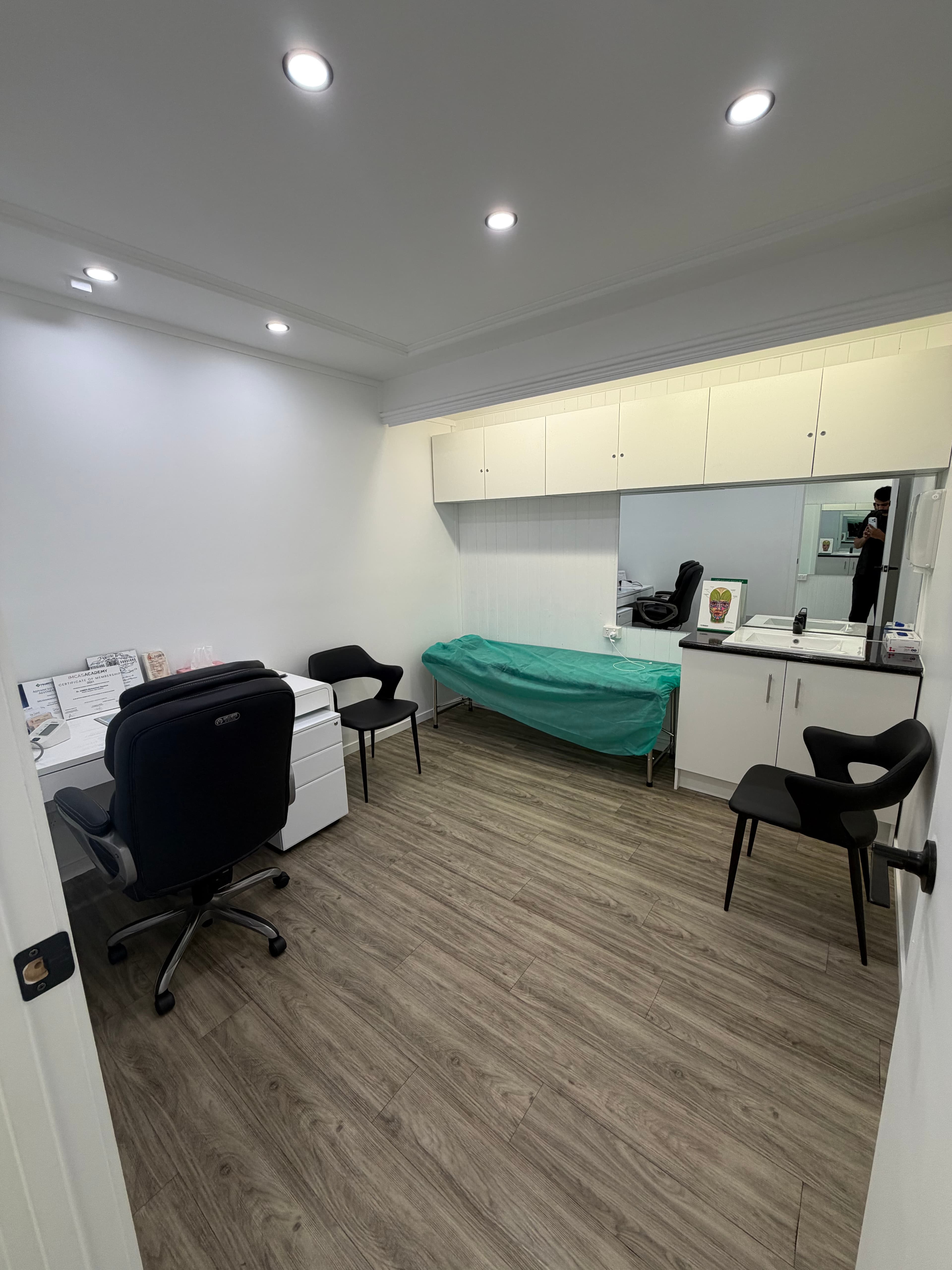 Room in Chevron Island