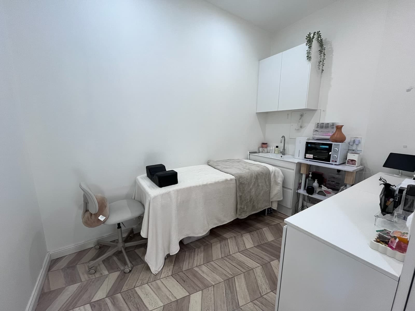Beauty Room detail 2