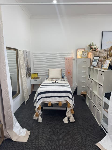 Beauty Room detail 2