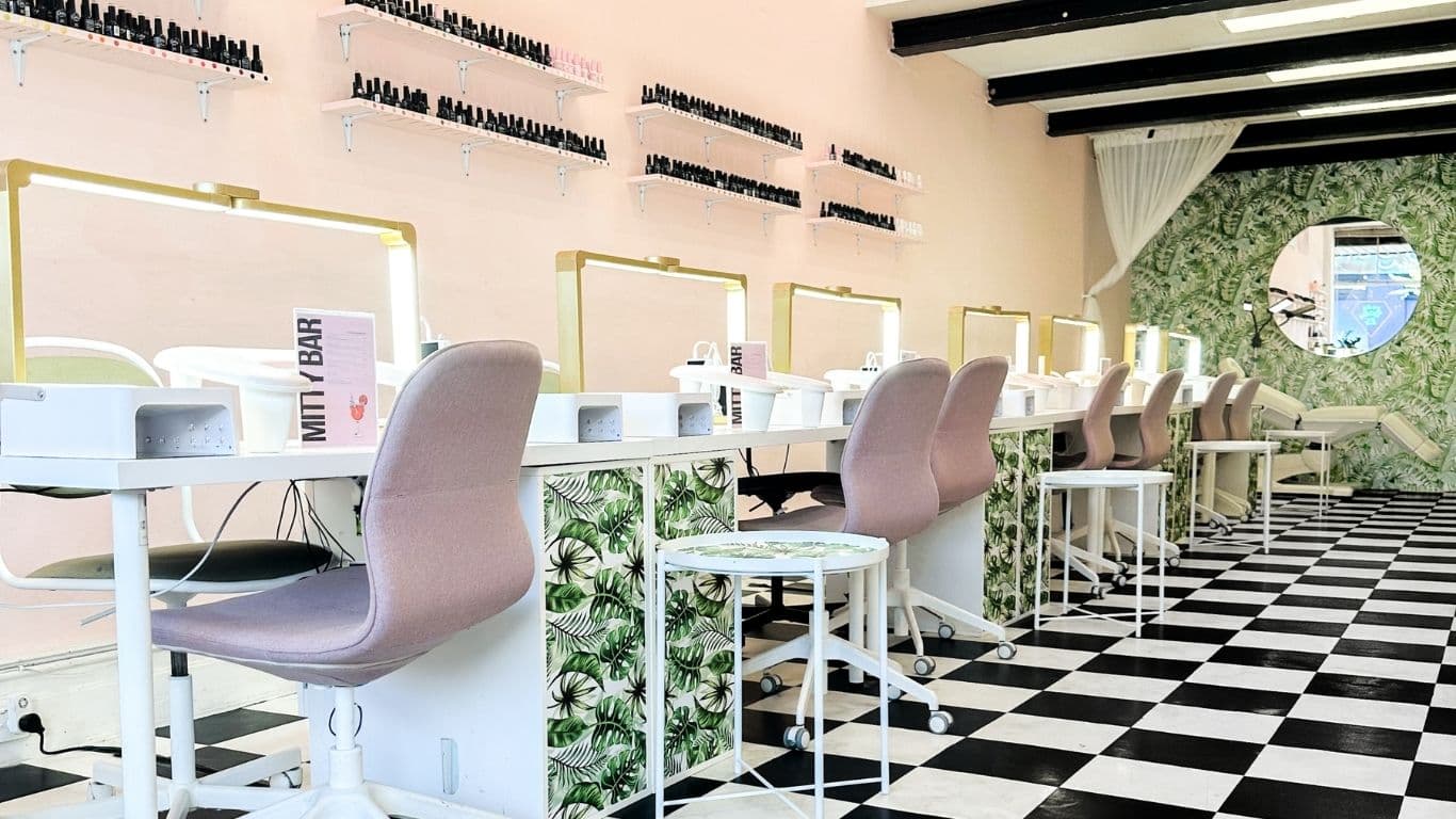 Beauty Room detail 3