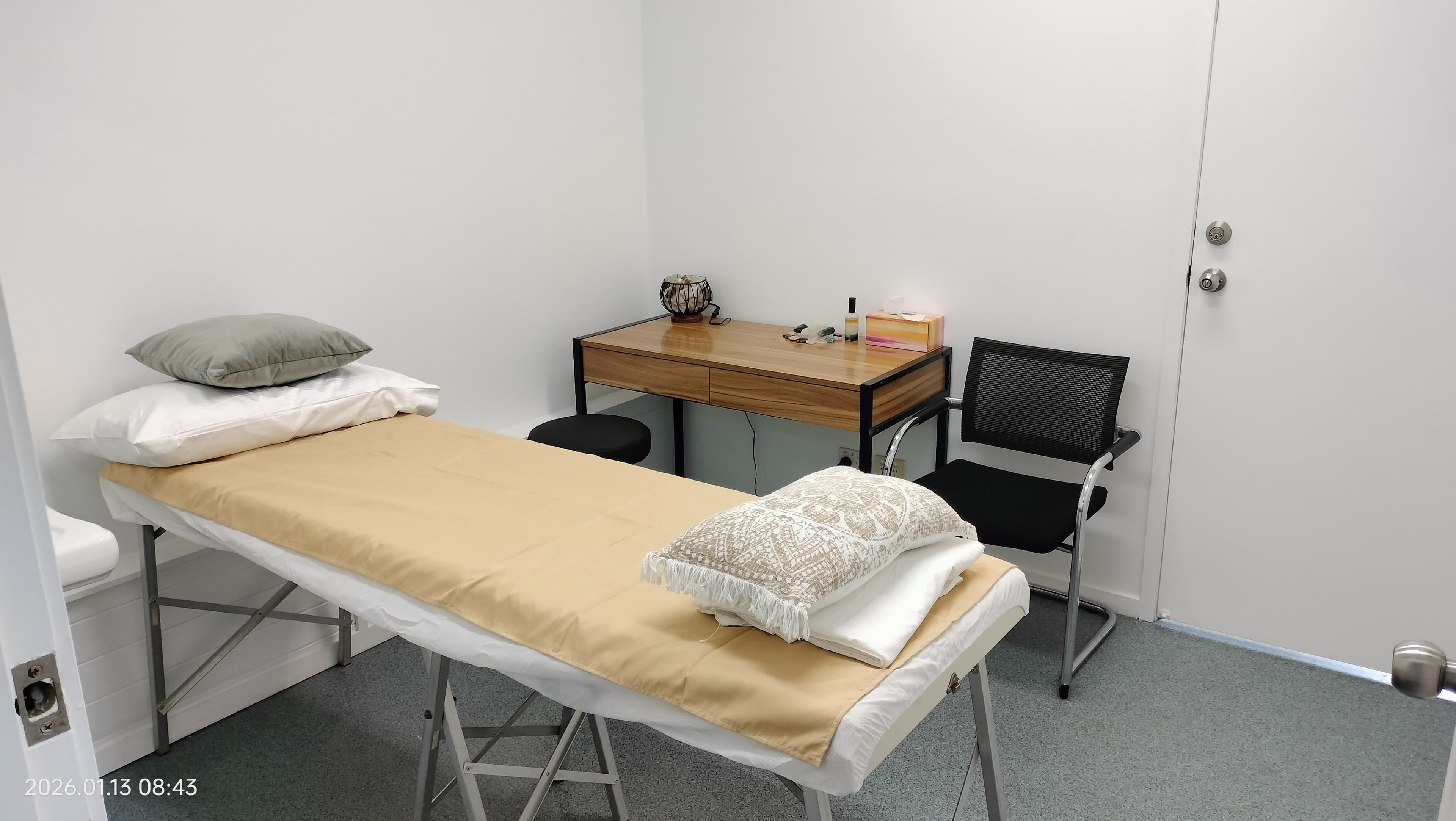 Room in Fernvale