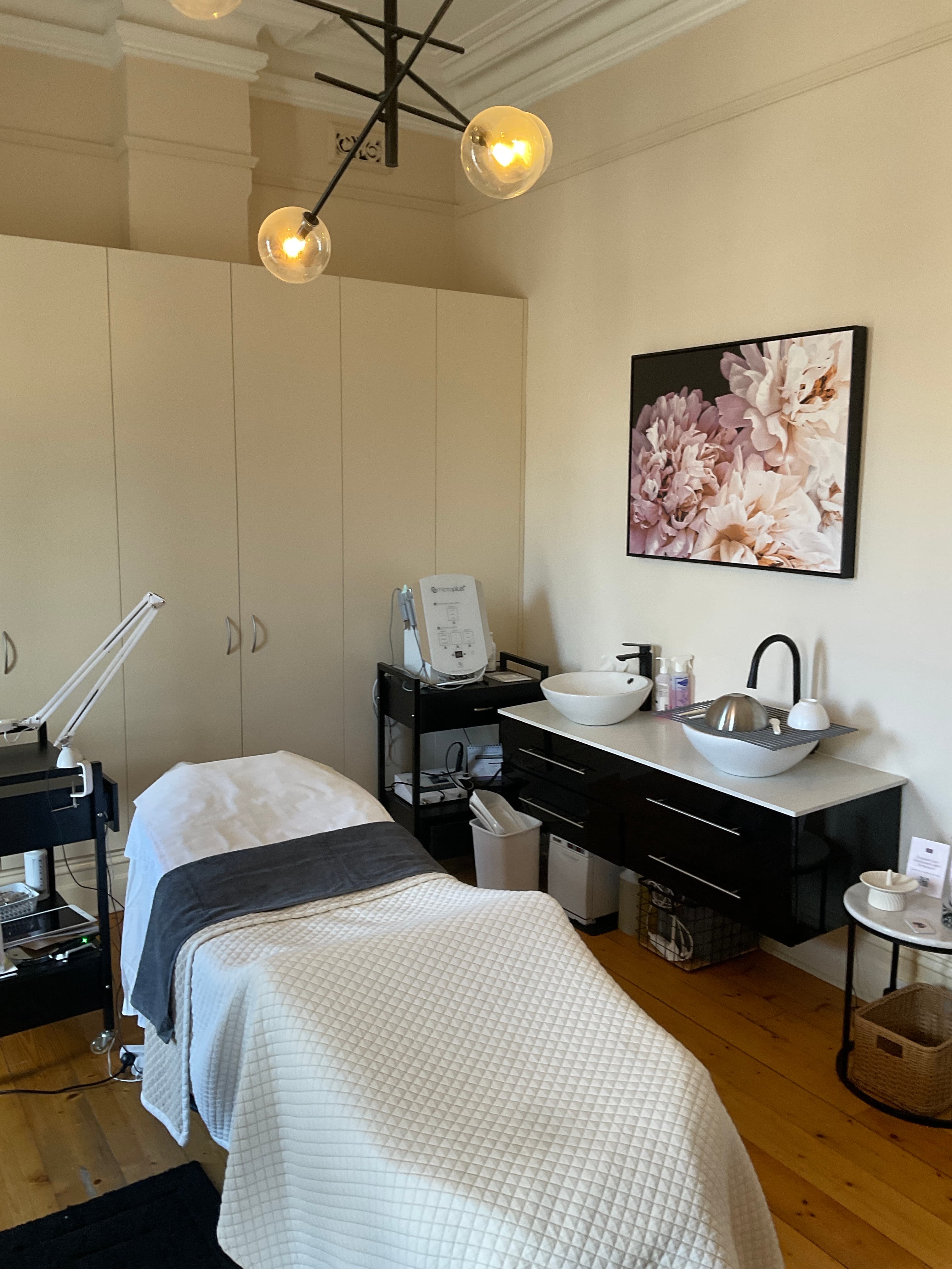 Beauty Room detail 2