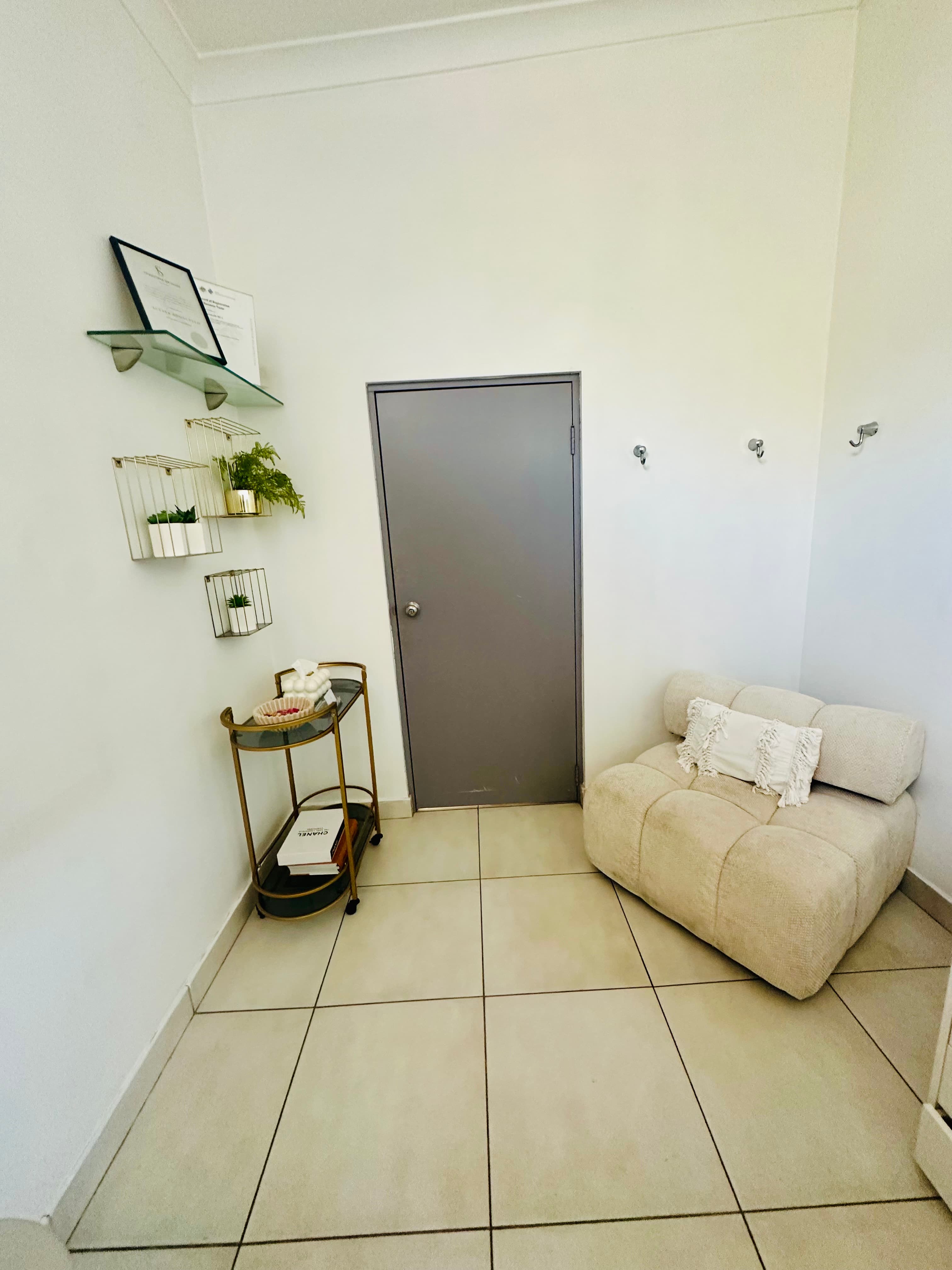 Beauty Room detail 2