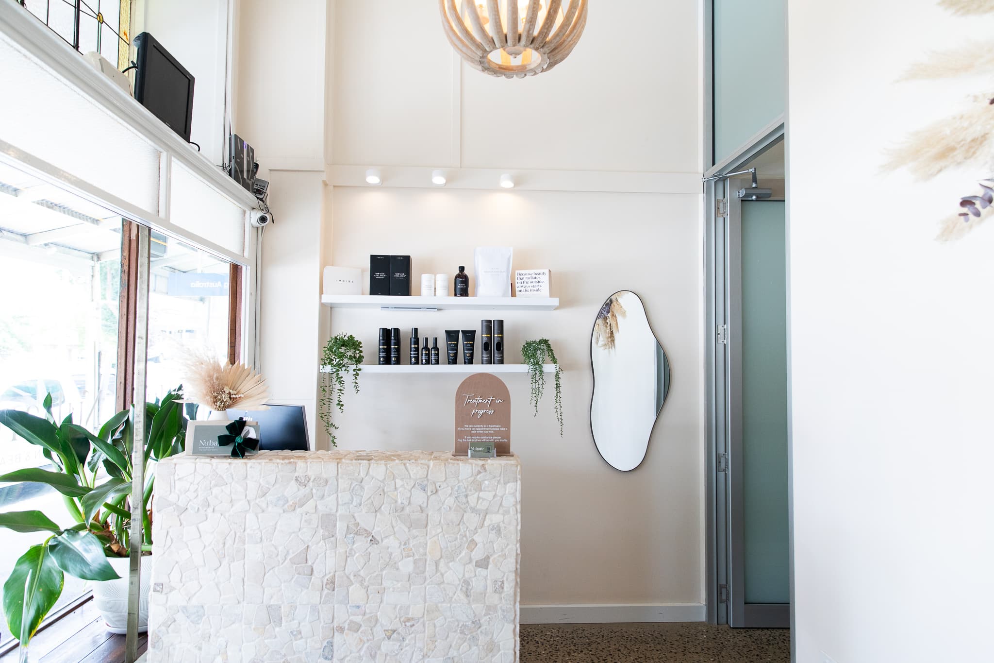 Beauty Room detail 2
