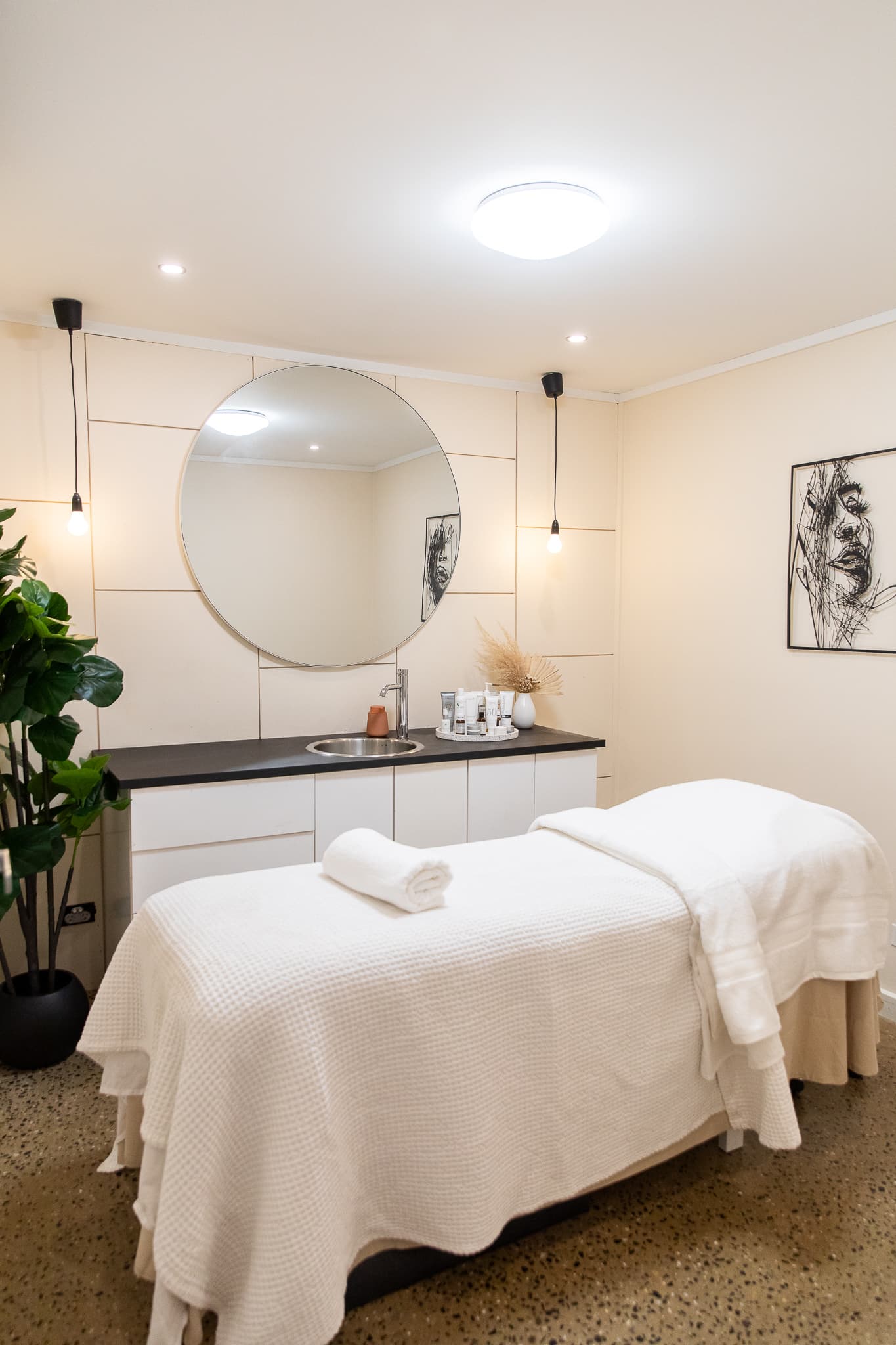 Beauty Room detail 3