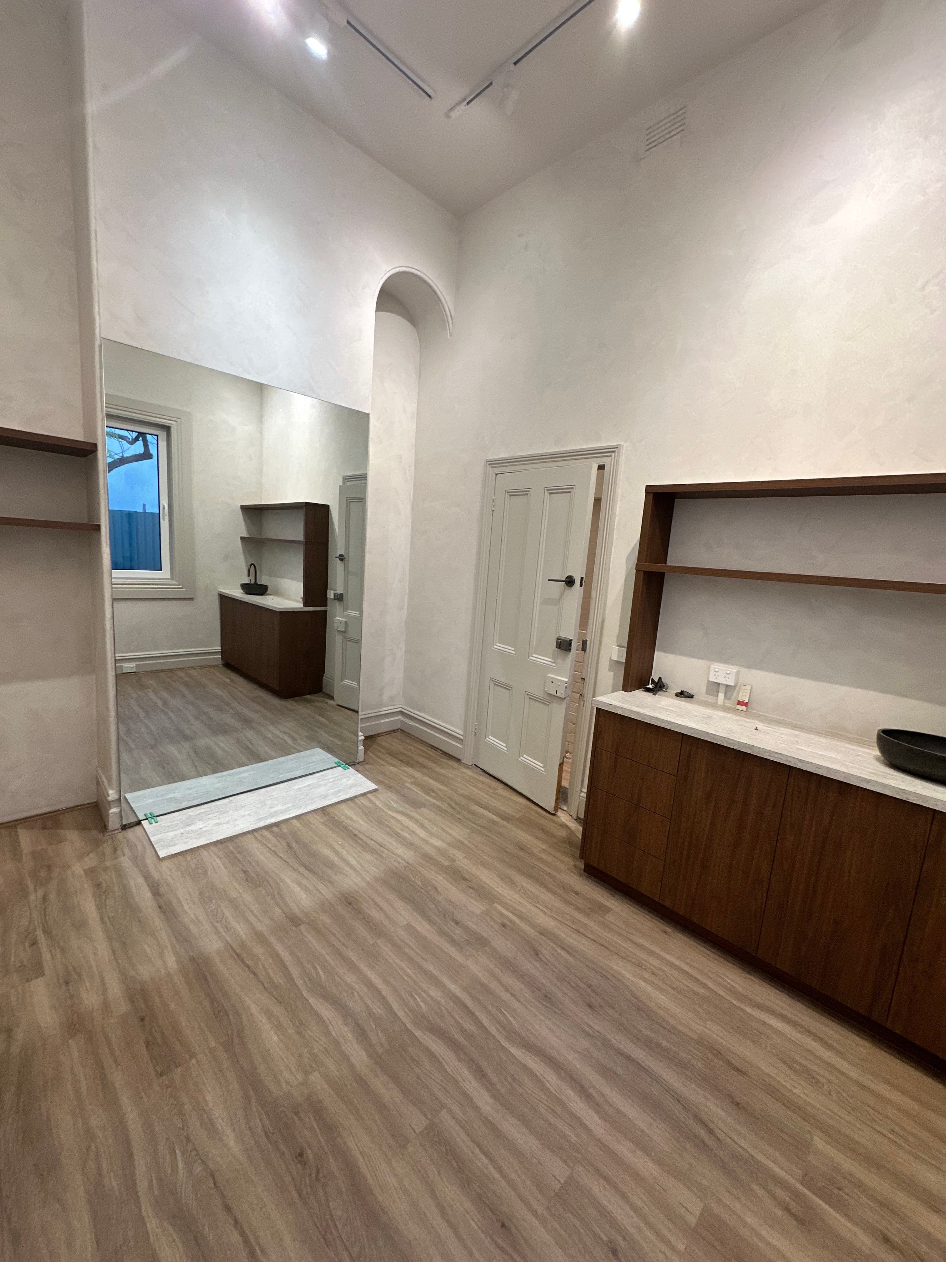 Beauty Room detail 2