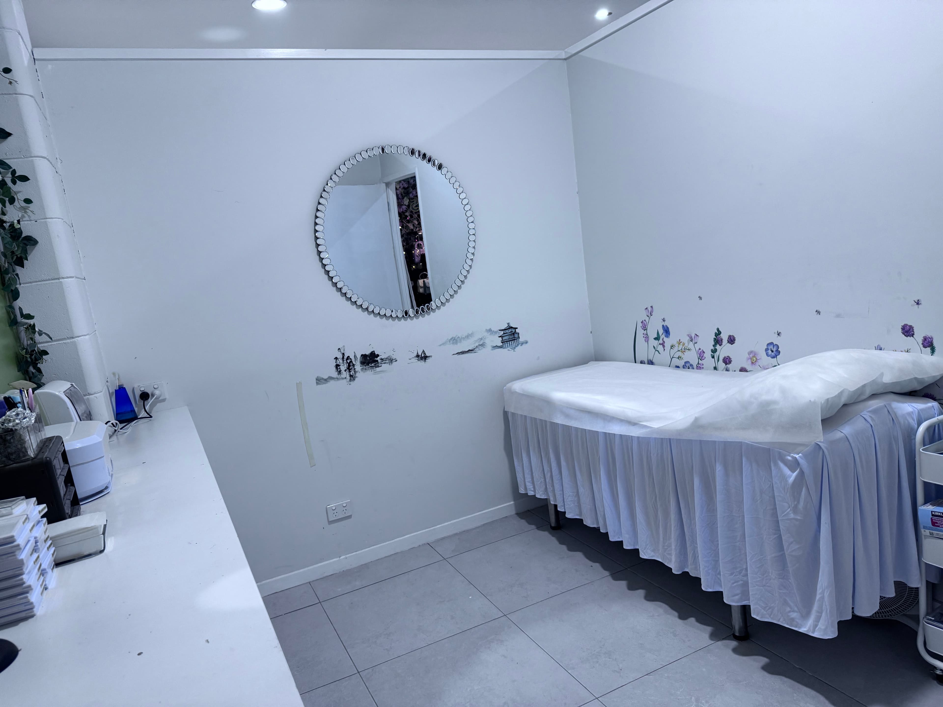 Beauty Room detail 2
