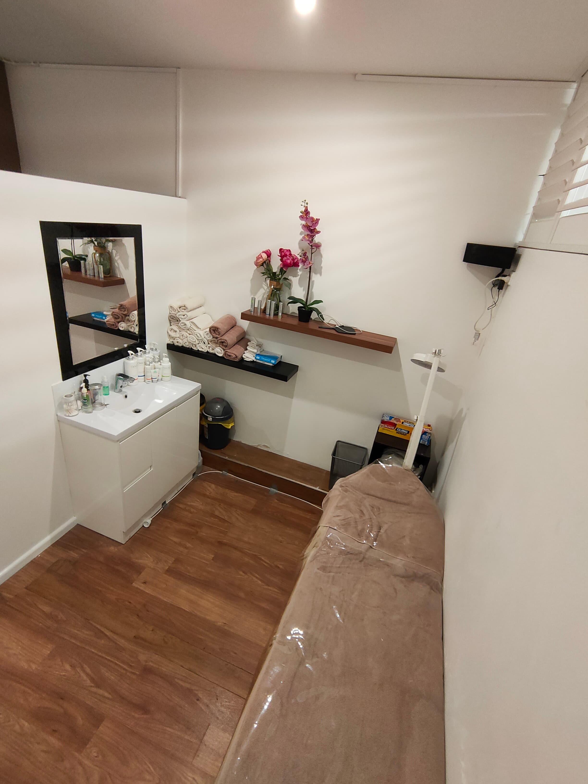 Beauty Room detail 2