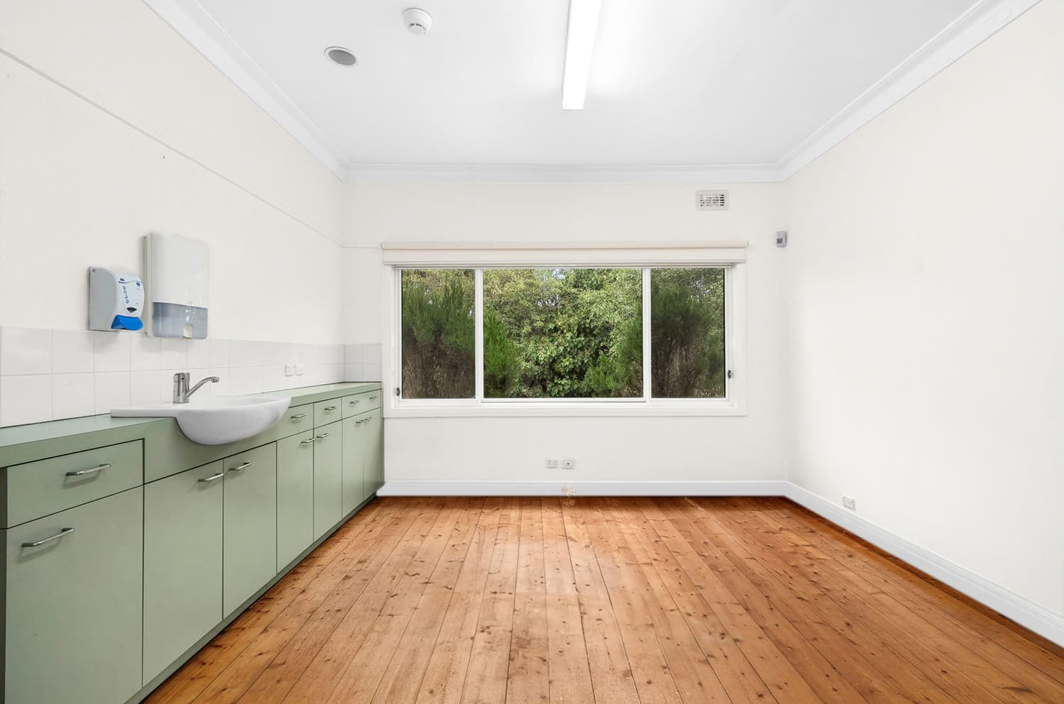Room in Oakleigh South